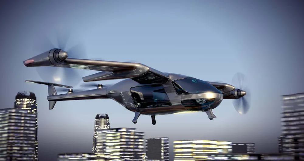 Aéronef futuriste à deux hélices volant devant des immeubles éclairés