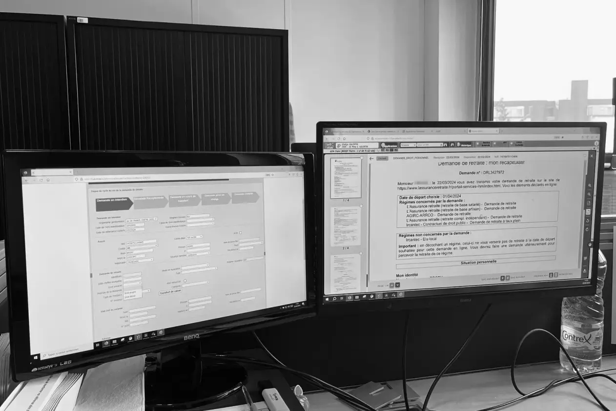 An ergonomic analysis of dual-screen use