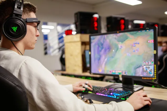 What pulse, sweating and pupils tell us about a League of Legends match