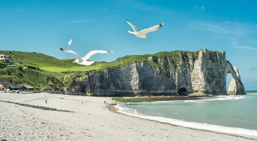 Whispering secrets to tourists in Normandy: the UX/UI of a web app