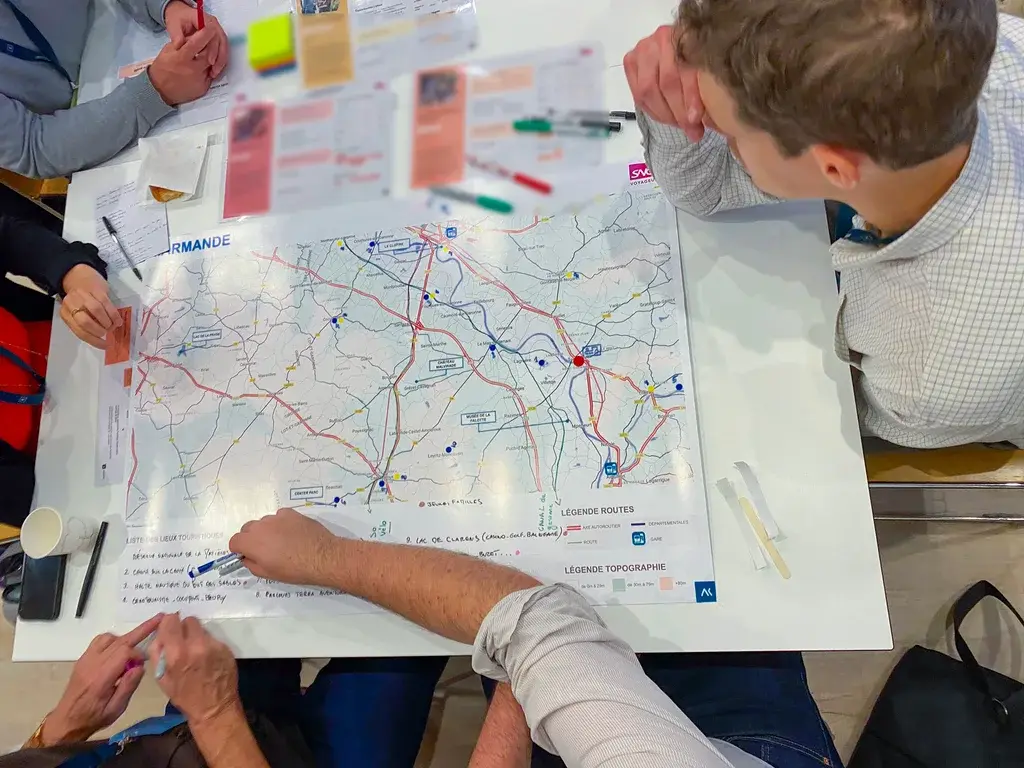 Creating tourist itineraries tailored to the persona
