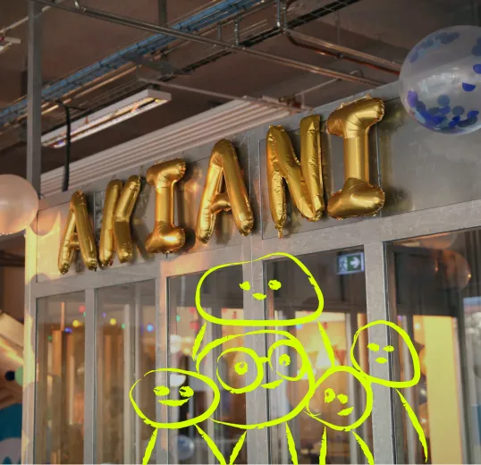 Facade of the Akiani agency with the golden AKIANI balloons