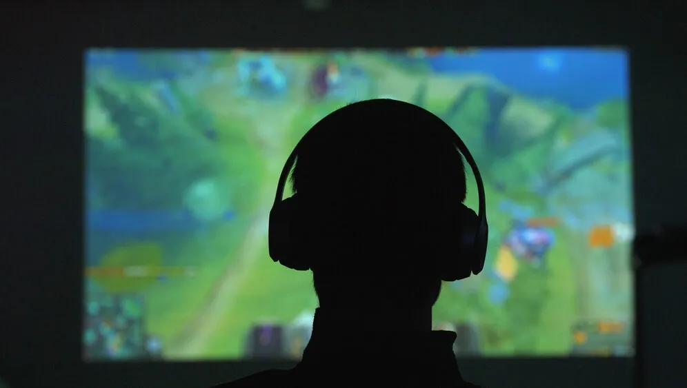 Illustration on dark mode in a gaming context