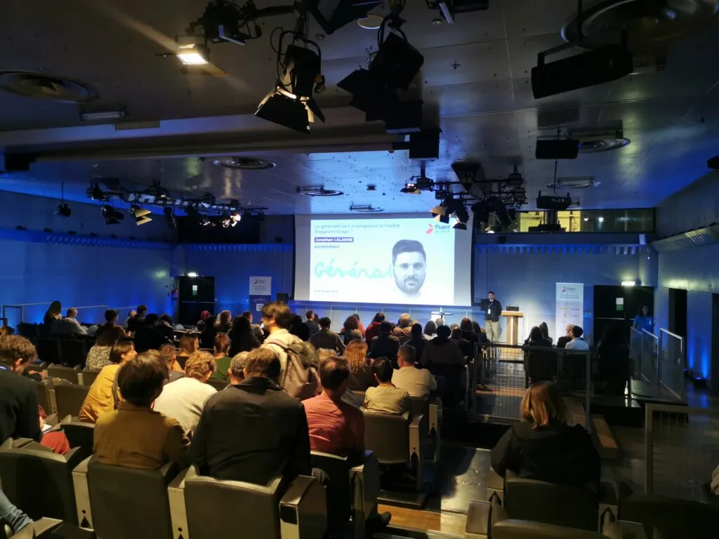 Jonathan Lalanne on stage at UX Days 2025