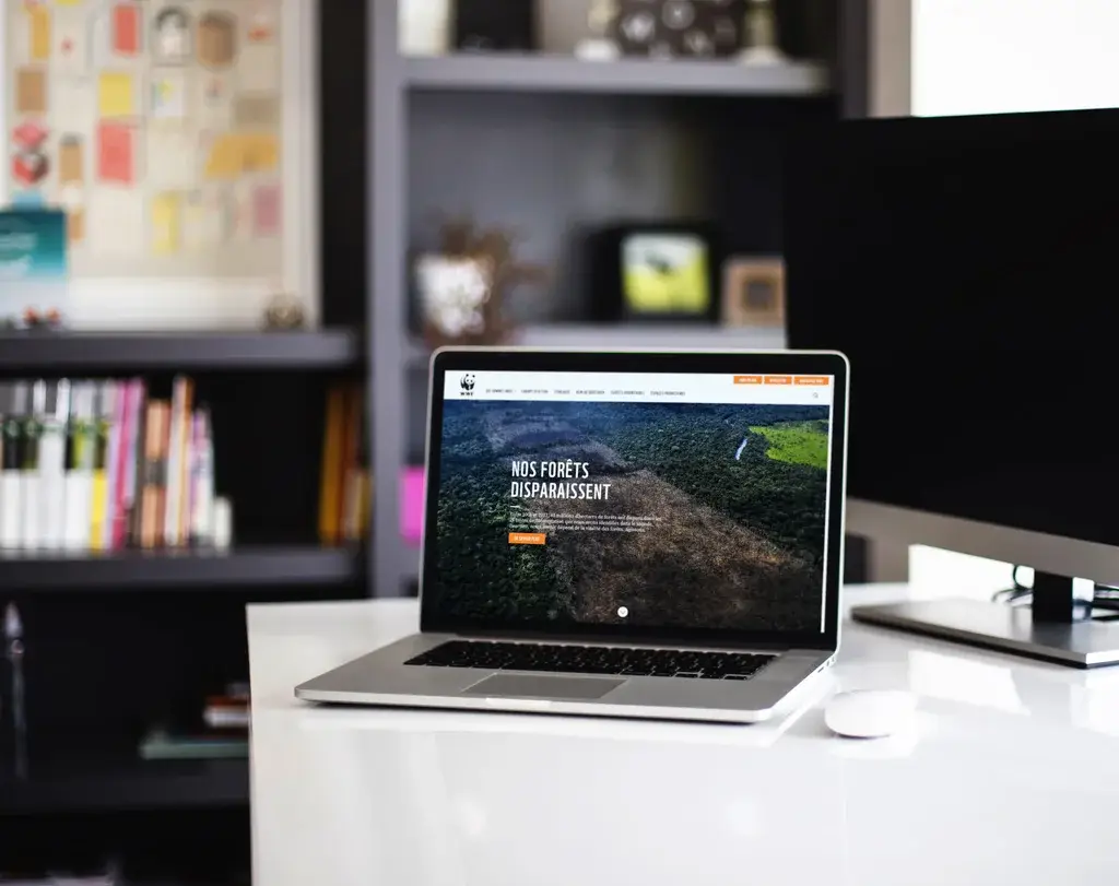 MacBook Pro displaying the home page of wwf.fr