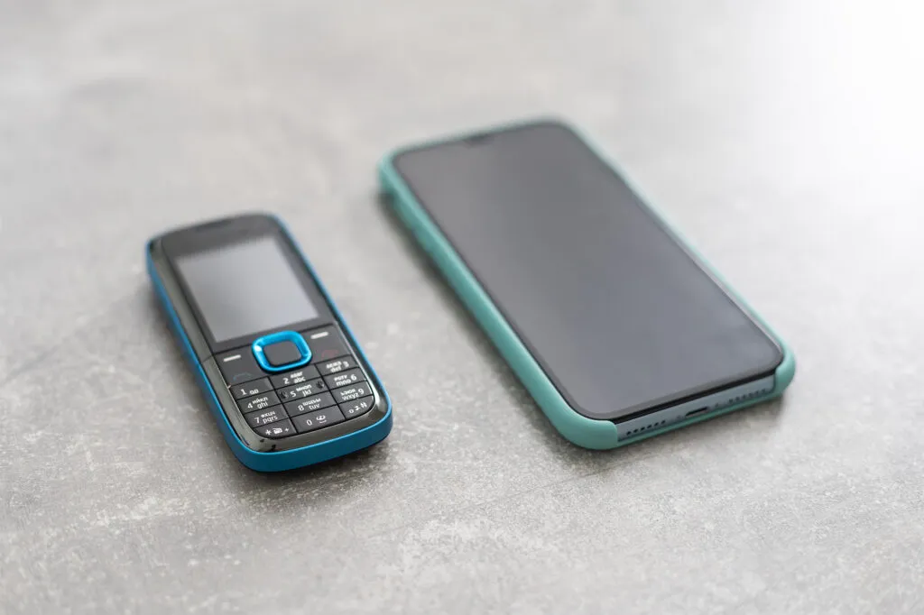 Mobile usage: feature phone vs smartphone breakdown