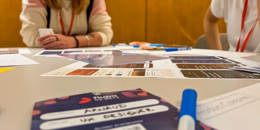 Participants autour d'une table pendant un atelier des UX Days 2026