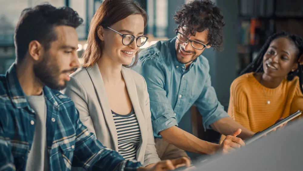 Personas: 4 different users in front of a screen