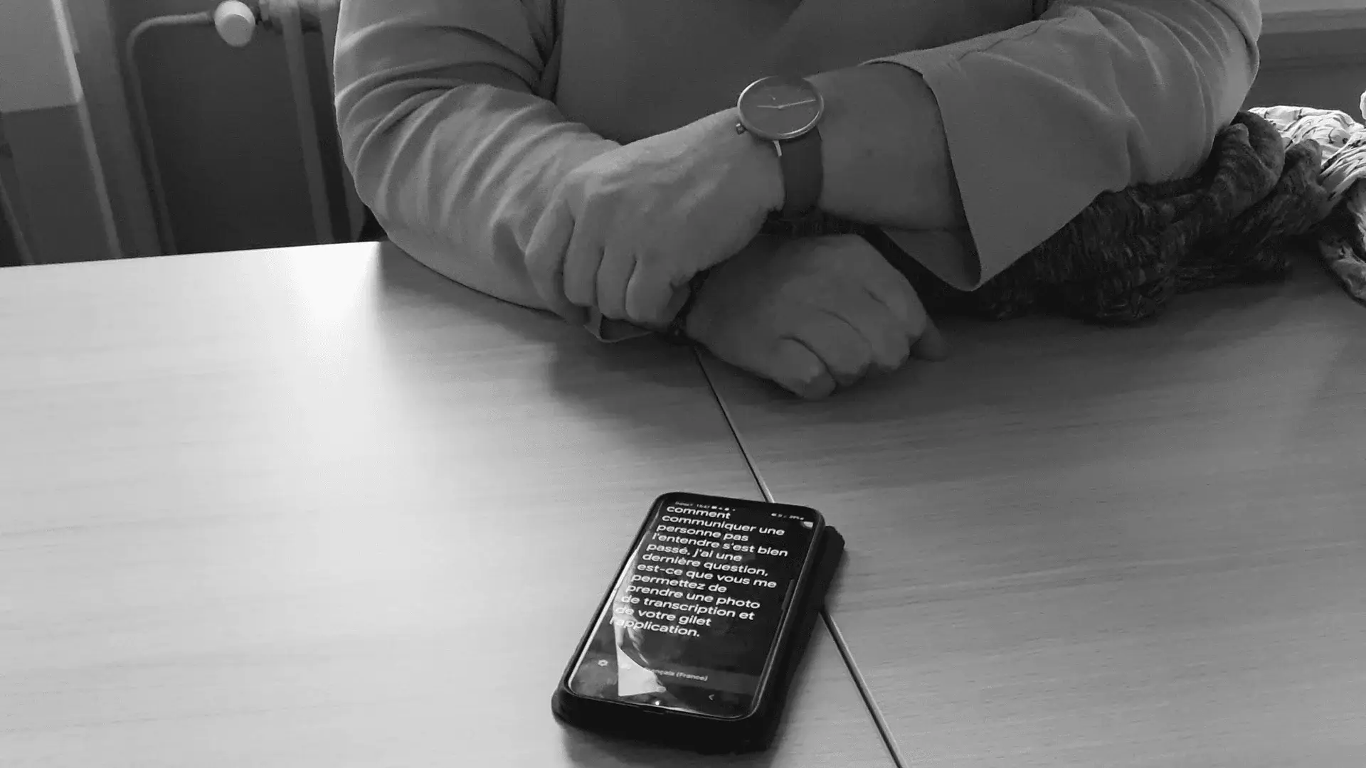 Photo of a mobile phone showing text transcription taken during the acquaintance interviews as part of the study on travellers with disabilities