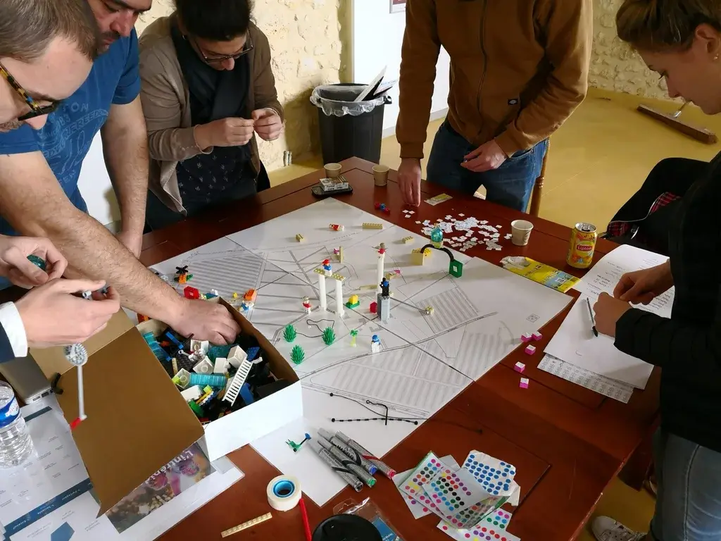 Space-layout workshop and innovative-setup design