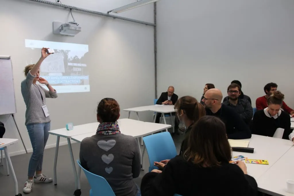 Talk with an Akiani team member speaking - UXcamp 2018