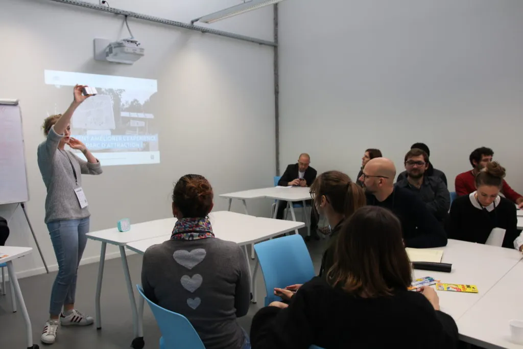 Talk with an Akiani team member speaking - UXcamp 2018