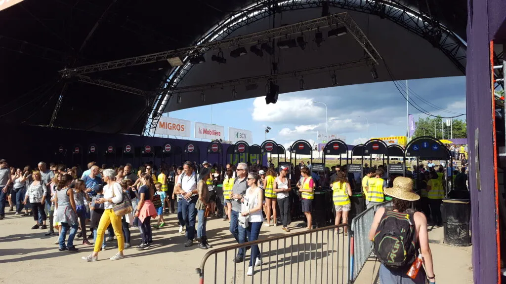 The entrances of the Paléo Festival in Nyon, with security and festival-goers as touchpoints of the user journey