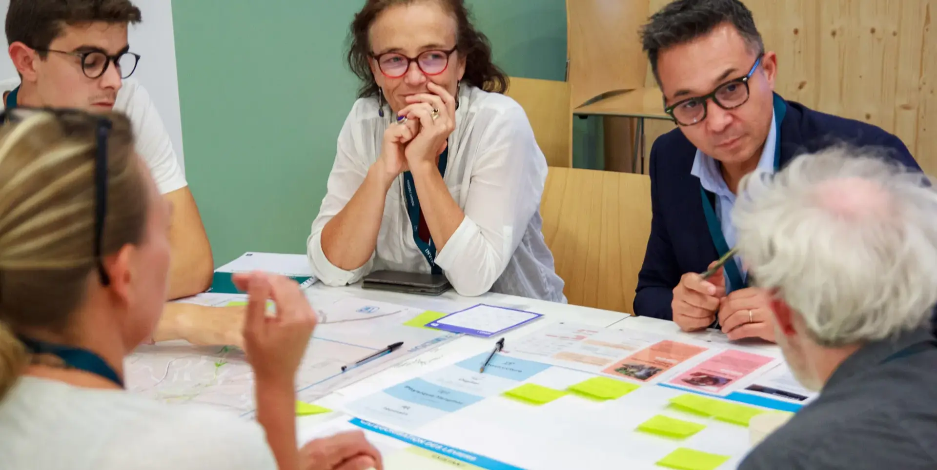 un groupe en réflexion sur les opportunités de services