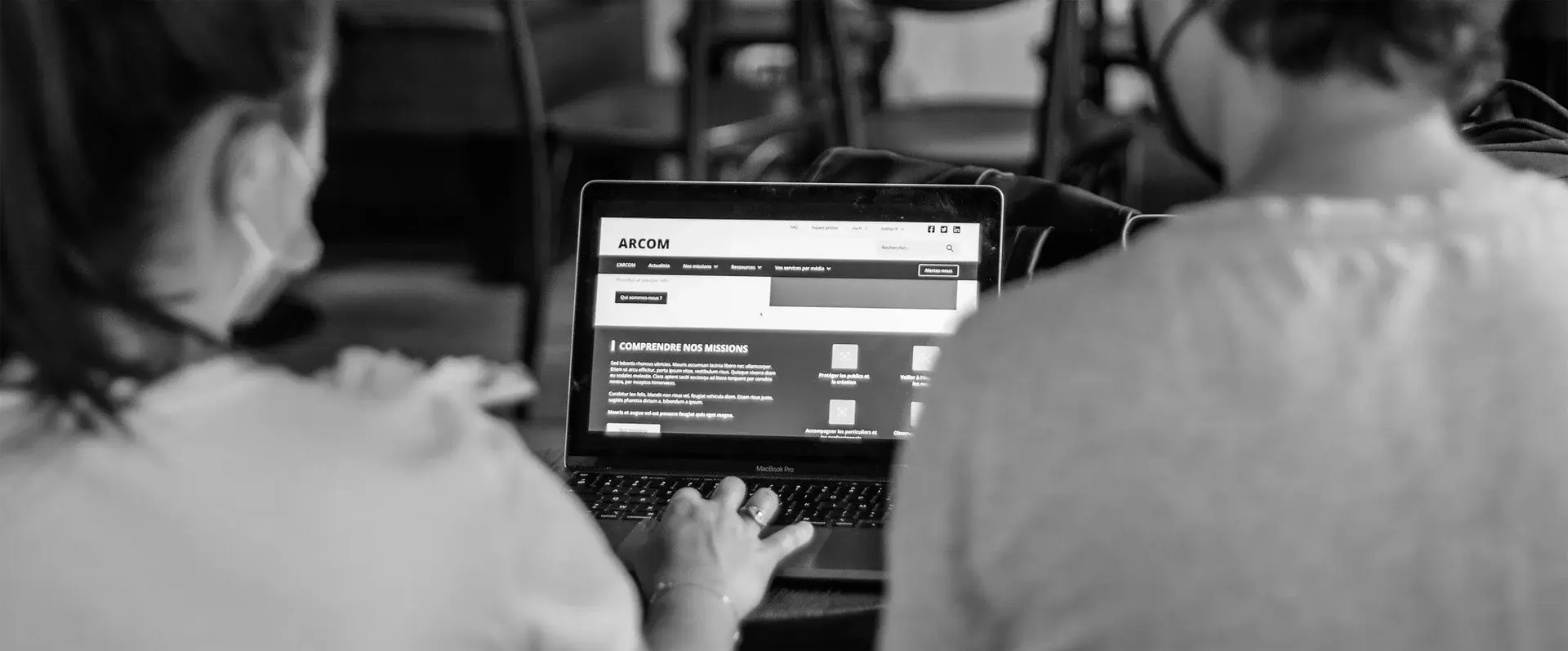 UX Designer and tester during a guerrilla-test session