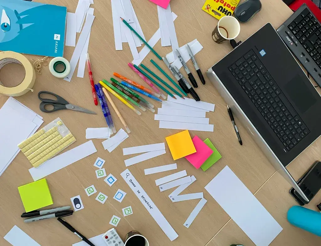 View of the materials used for the screen co-design workshop for the redesign of the business tool