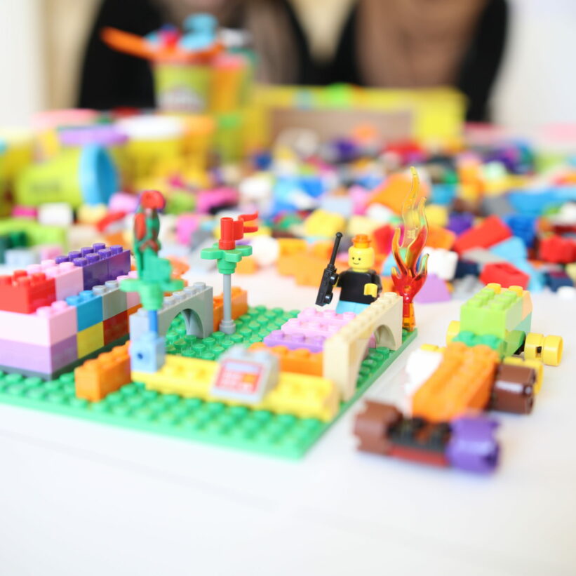 Détail de l'atelier Lego prise de vue d'un dispositif innovant