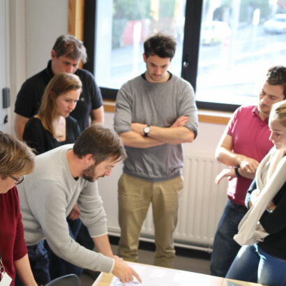 L'équipe Akiani travaille sur un aménagement d'intérieur