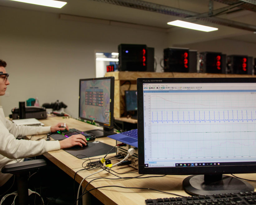 Mise en perspective d'un joueur esport et des signaux physiologiques enregistrés lors d'une partie