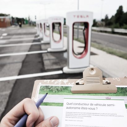 Mathilde en guerilla avec des conducteurs Tesla pour le projet VIDAS