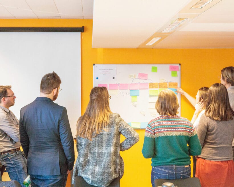 Atelier de co-conception échanges autour des post-it collés