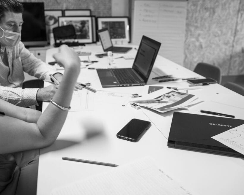 Atelier co-sketching échanges autour de la table